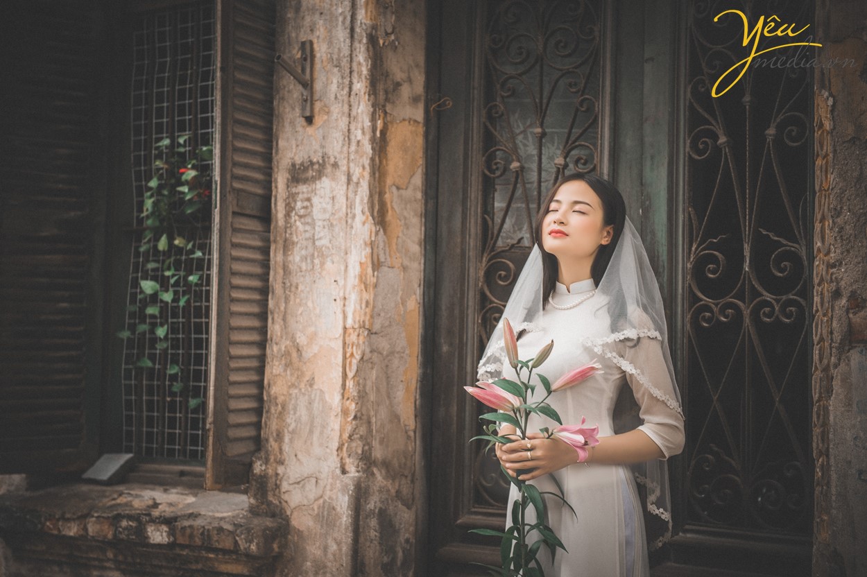 cô dâu chụp ảnh cưới theo phong cách hà nội cổ xưa áo dài