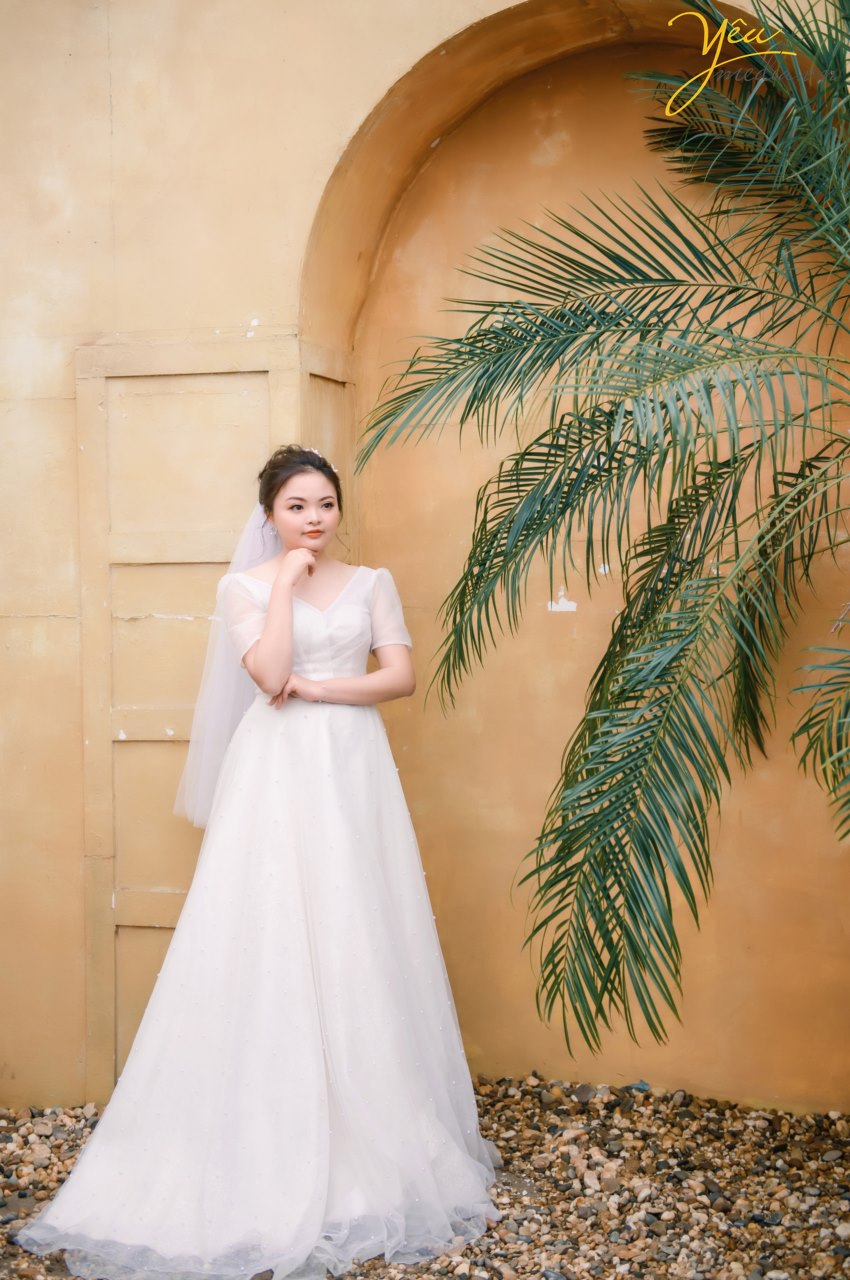 Với tiêu chí đẹp, sang trọng và gợi cảm, ảnh viện áo cưới Yeu Media luôn mong muốn các cô gái trẻ tìm thấy những tiêu chí đó trong bộ ảnh cưới của mình. Yêu Media ngày nay đã trở thành một cái tên quen thuộc, là nơi thường xuyên được tìm đến của các đôi bạn trẻ muốn ghi dấu kỷ niệm đẹp của cuộc đời.