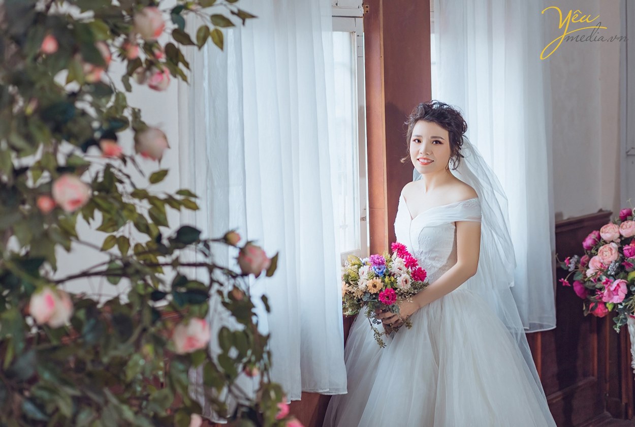 cô dâu xinh chụp tại phim trường cưới rosa