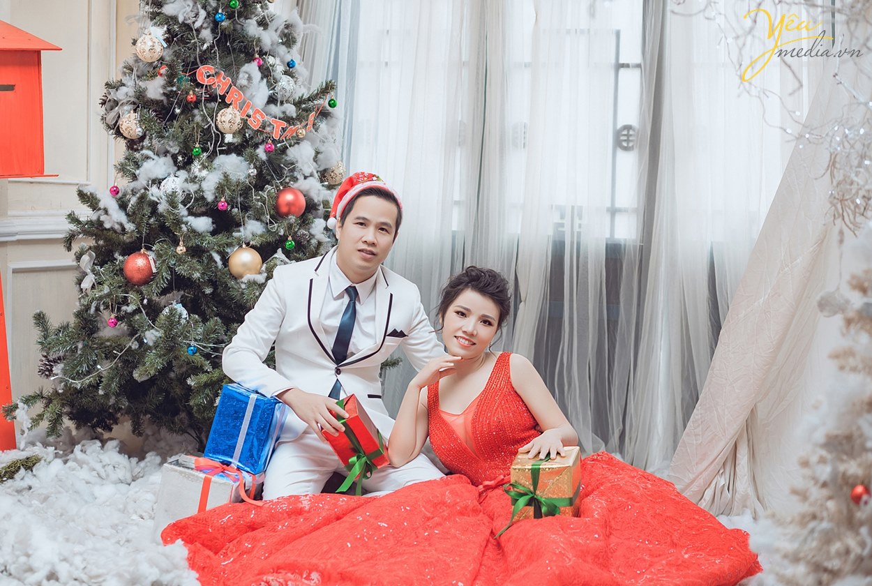 góc chụp không khí giáng sinh cho ảnh cưới