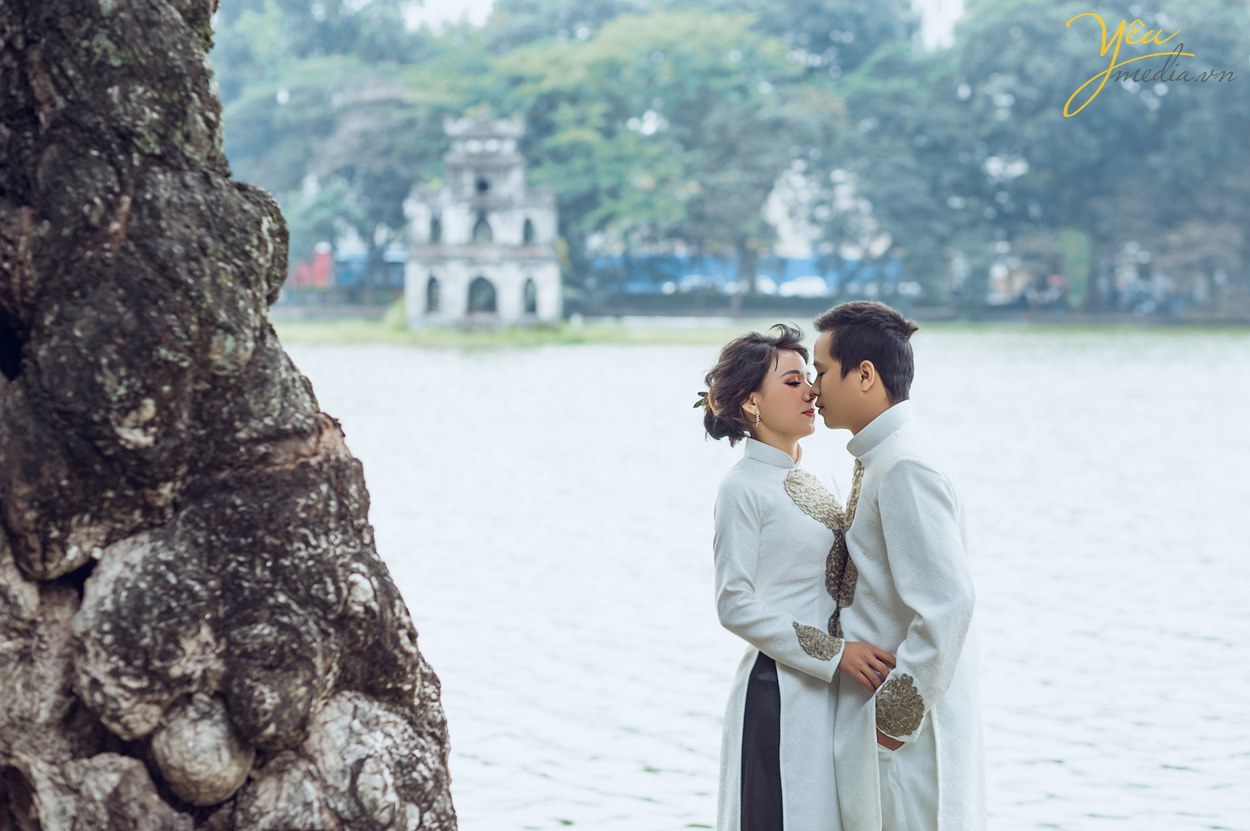 phong cách chụp ảnh cưới ngoài bờ hồ