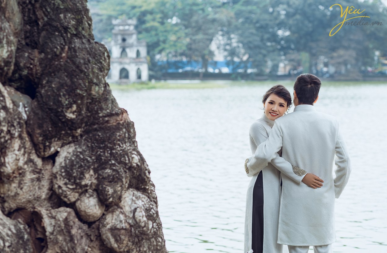 giờ có nên chụp ảnh cưới ngoài hồ hoàn kiếm không