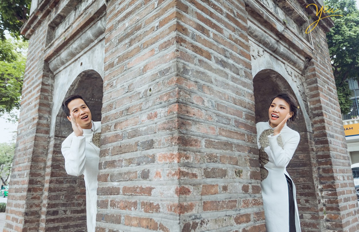 phong cách chụp ảnh ở hồ hoàn kiếm của các cặp đôi