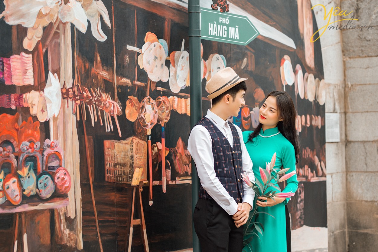 chụp ảnh cưới ở phố bích họa phùng hưng hà nội yêu media