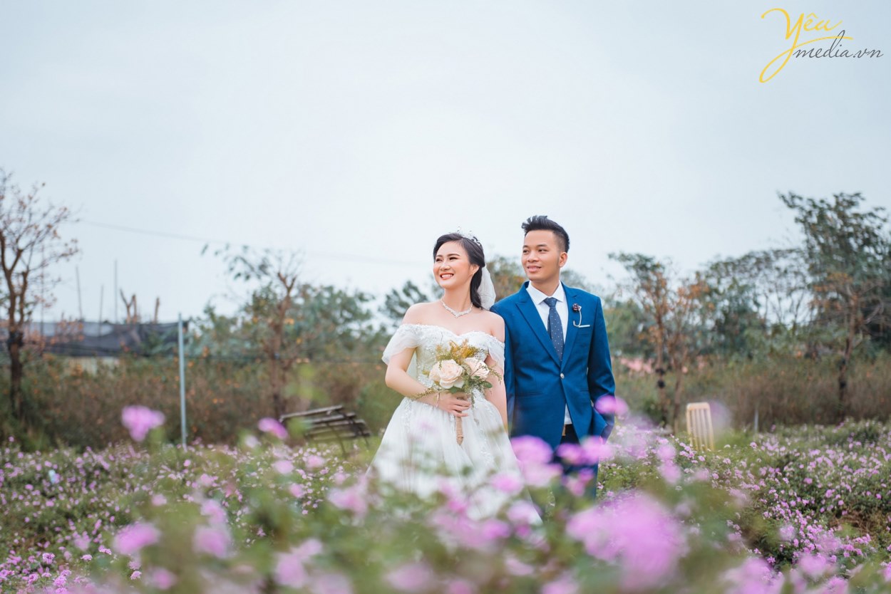 Những phim trường ra đời trước như Lavender, Smiley Ville, Box Arts,... được xây dựng theo phong cách châu Âu, Hàn Quốc... Còn Thảo nguyên hoa thì được xây dựng theo phong cách hoàn toàn mới lạ, độc đáo với khoảng 30 góc chụp theo phong cách Hàn Quốc kết hợp với hình ảnh đàn cừu, ngựa, dê của những vùng đất phía Nam Việt Nam.