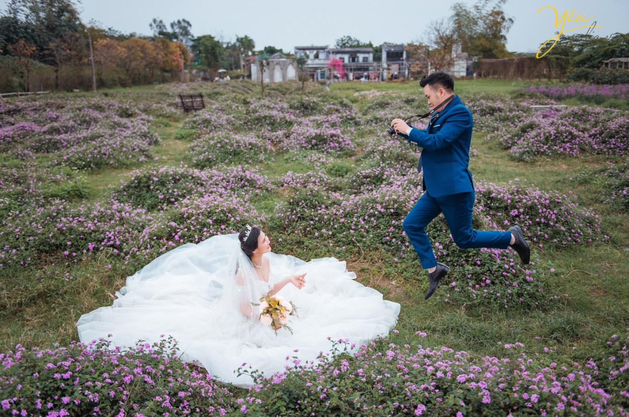 Chụp ảnh cưới đẹp ở Thảo nguyên hoa Hà Nội ở thạch bàn, long biên, ekip chụp hình đẹp nhất