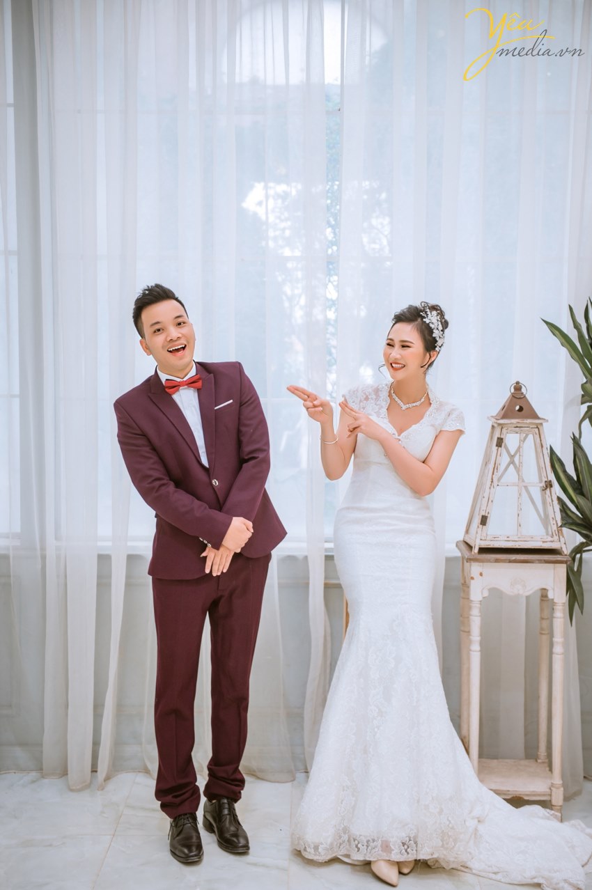 Chụp ảnh cưới đẹp ở Thảo nguyên hoa Hà Nội ở thạch bàn, long biên, ekip chụp hình đẹp nhất
