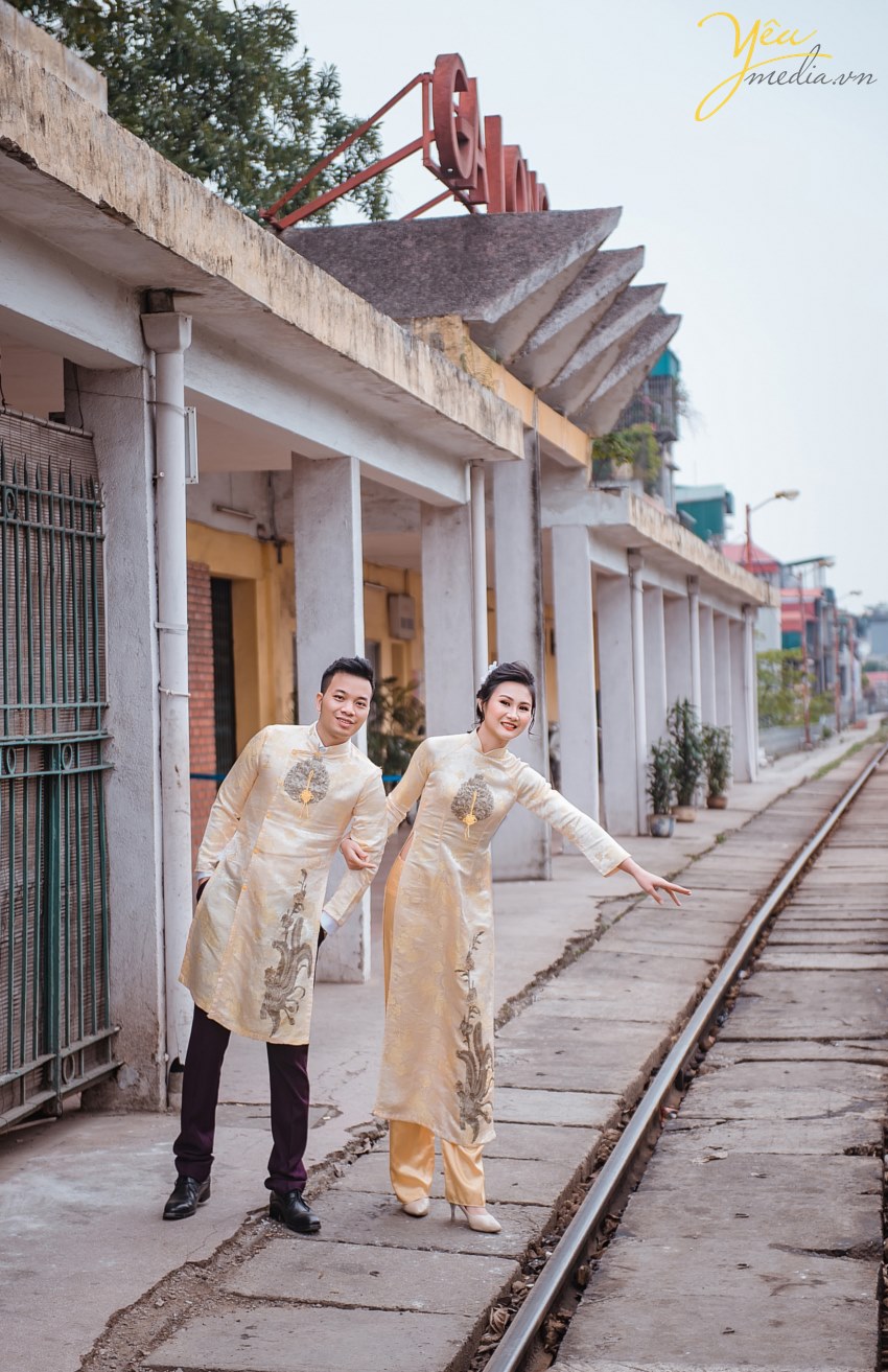 Chụp ảnh cưới đẹp ở Thảo nguyên hoa Hà Nội ở thạch bàn, long biên, ekip chụp hình đẹp nhất