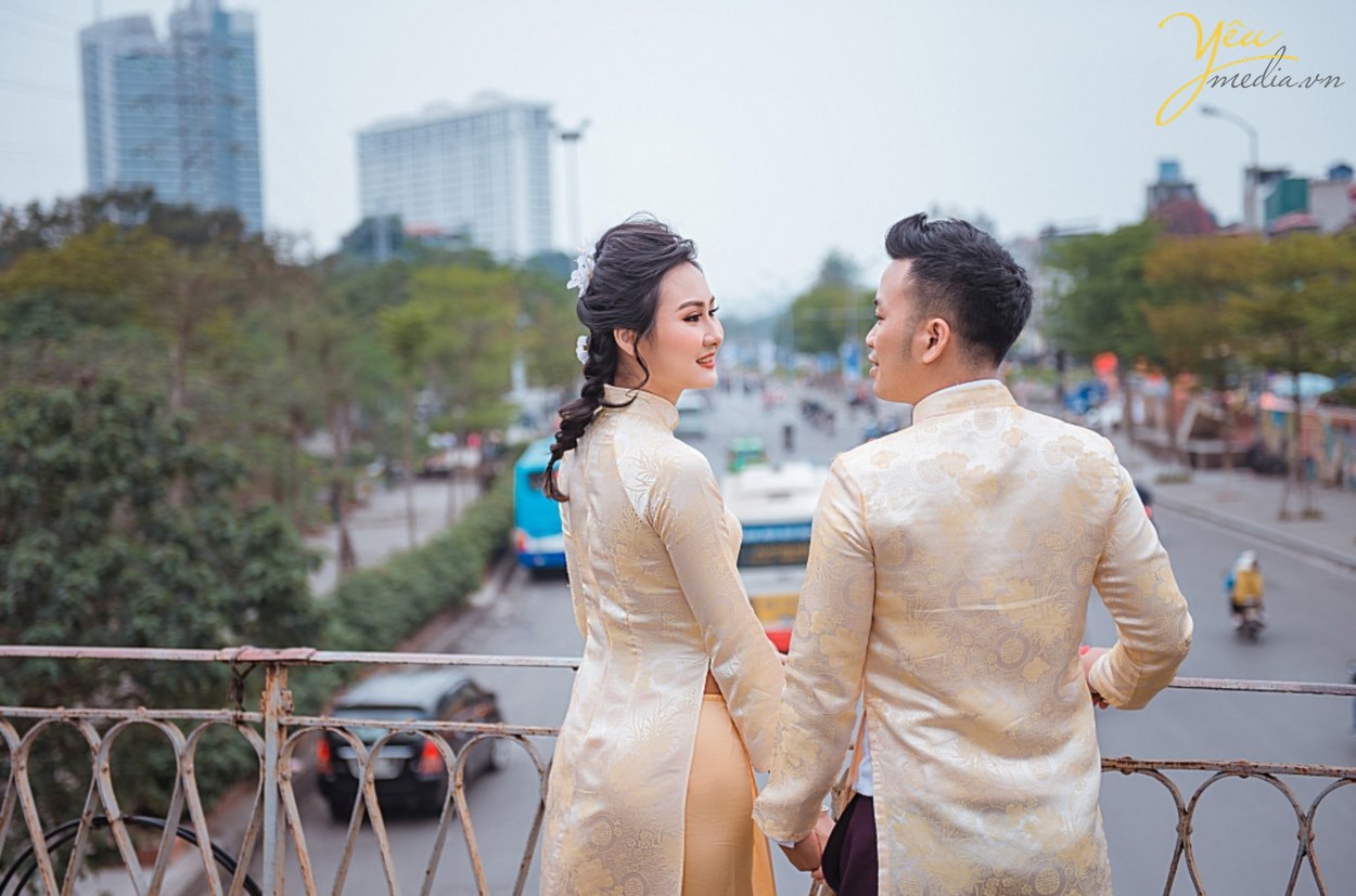 Chụp ảnh cưới đẹp ở Thảo nguyên hoa Hà Nội ở thạch bàn, long biên, ekip chụp hình đẹp nhất