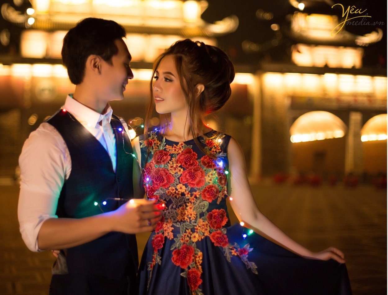 Nếu chụp ảnh cưới ở Ninh Bình, bạn sẽ chẳng thể bỏ qua khung cảnh lãng mạn của hoàng hôn đỏ nơi Đầm Vân Long. Vốn nổi tiếng là khu bảo tồn thiên nhiên lớn nhất miền Bắc, đến với nơi đây là bạn đến với một khung cảnh thiên nhiên hoang dã mà nên thơ. Chụp ảnh cưới đẹp nhất ở Động Am Tiên, hang múa, đầm vân long, tam cốc bích động, tỉnh ninh bình , studio yêu media