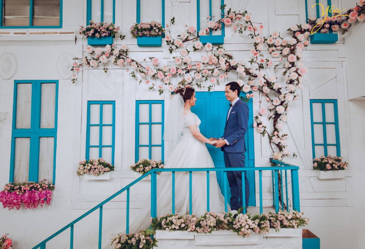 Ngoài địa điểm phố sách 19/12 trên phố Lý Thường Kiệt, cặp đôi Định - Nhì còn mong muốn được chụp hình tại vườn đào Nhật Tân vì đã cận kề những ngày Tết nguyên đán.