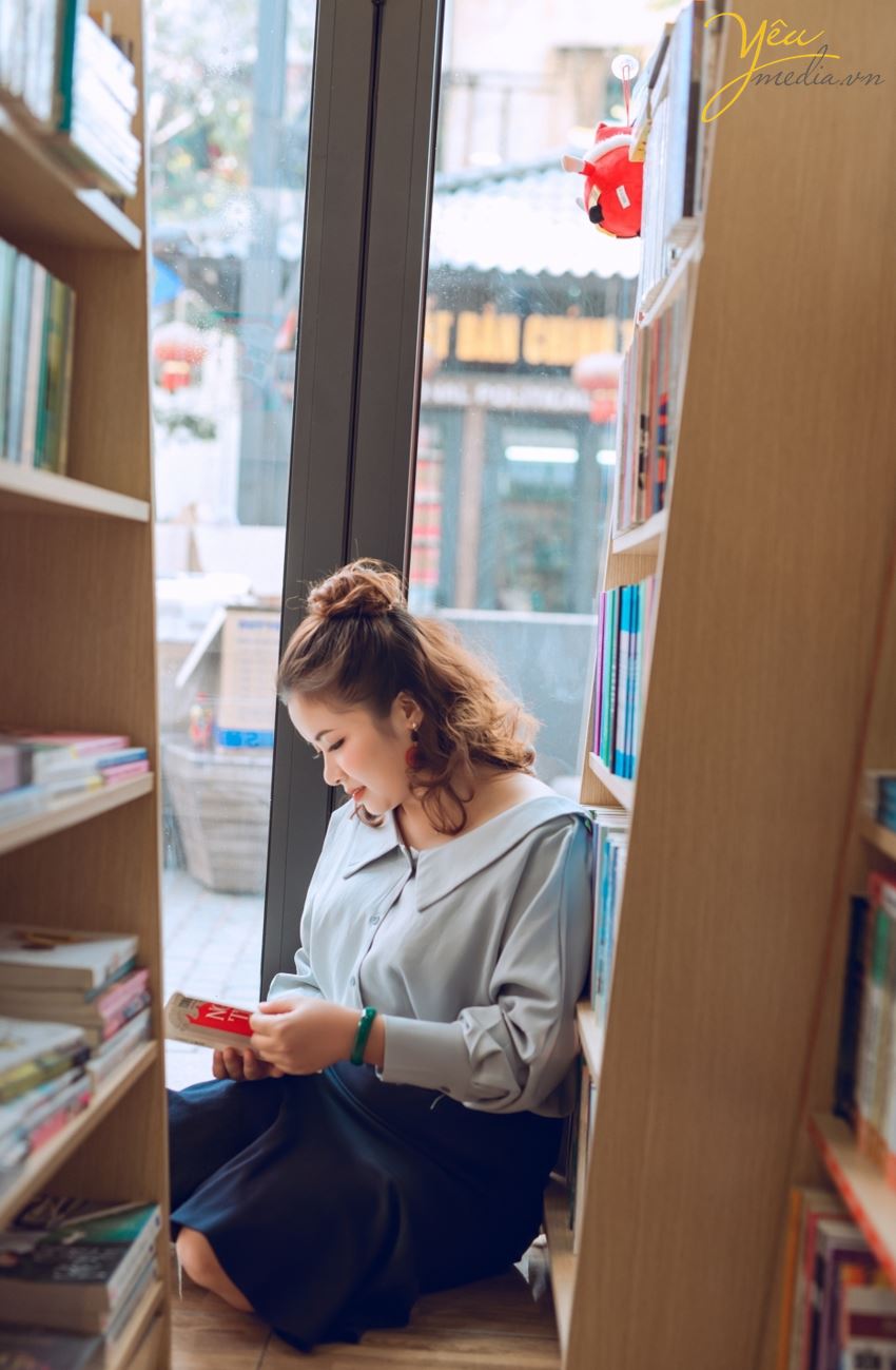 Ngoài địa điểm phố sách 19/12 trên phố Lý Thường Kiệt, cặp đôi Định - Nhì còn mong muốn được chụp hình tại vườn đào Nhật Tân vì đã cận kề những ngày Tết nguyên đán.