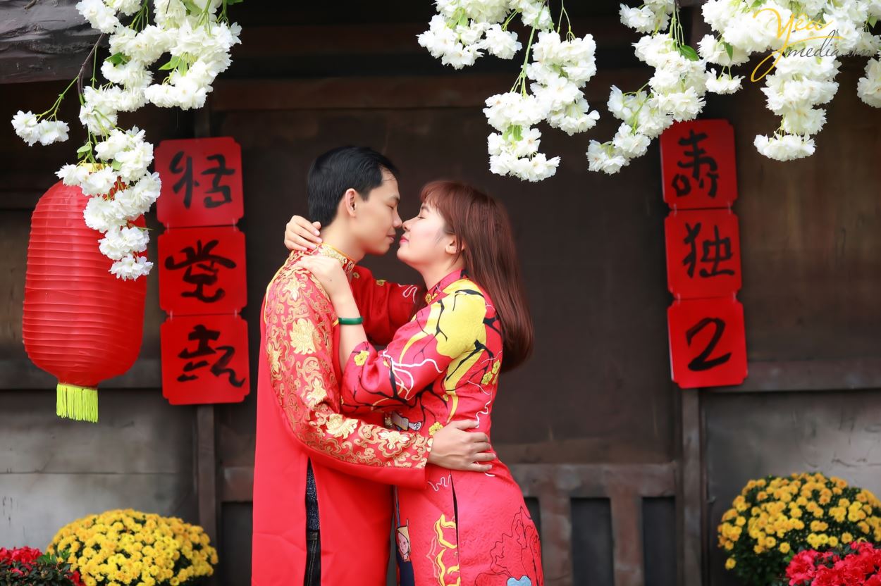 Ngoài địa điểm phố sách 19/12 trên phố Lý Thường Kiệt, cặp đôi Định - Nhì còn mong muốn được chụp hình tại vườn đào Nhật Tân vì đã cận kề những ngày Tết nguyên đán.