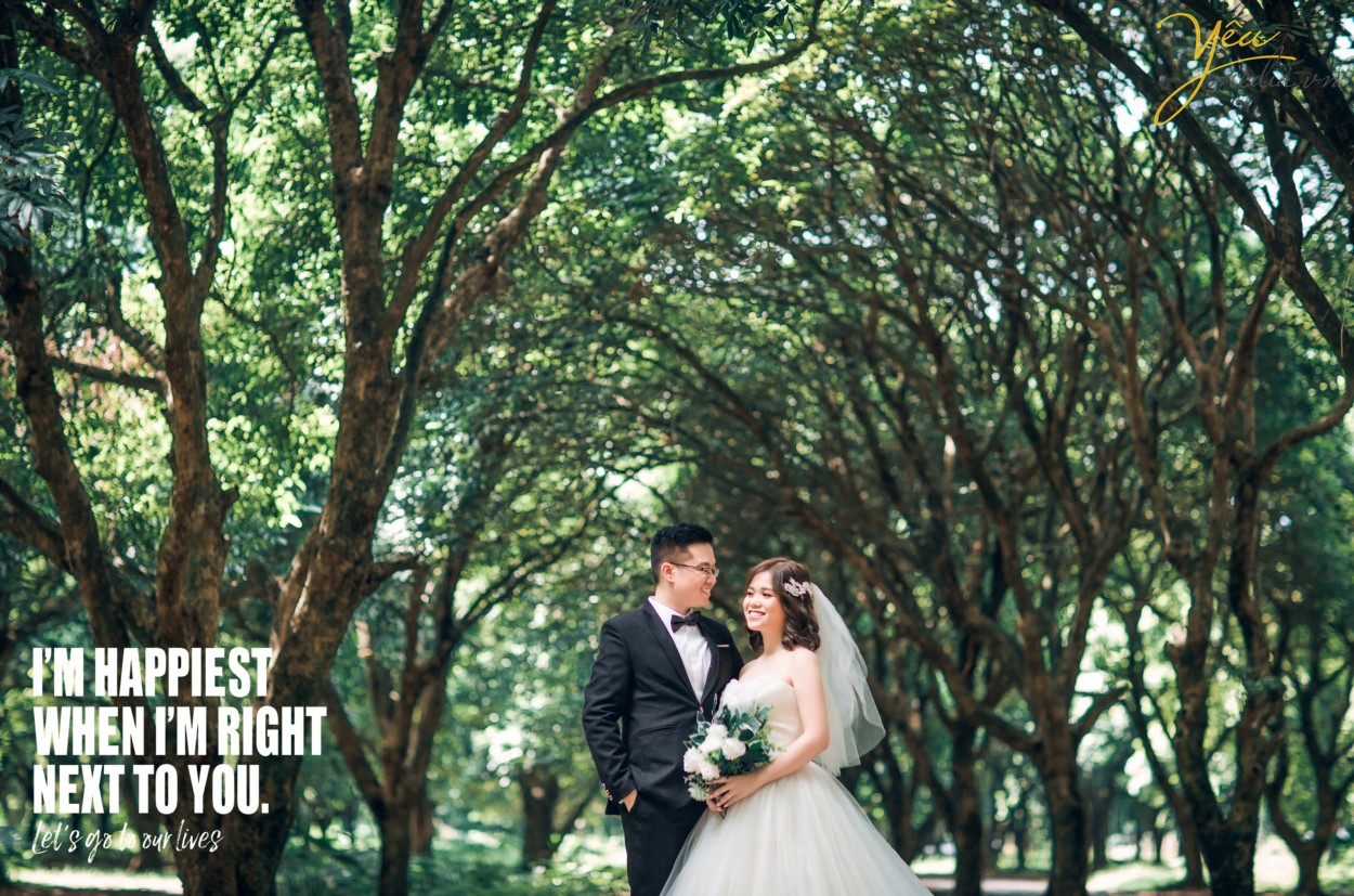 Bạn đang tìm kiếm một địa điểm chụp ảnh, dã ngoại vừa độc đáo lại vừa hòa hợp với thiên nhiên? Hãy ghé qua Vườn nhãn Gia Lâm ngay dưới chân cầu Vĩnh Tuy. Với hàng trăm cây nhãn được trồng thẳng hàng, vườn nhãn Gia Lâm đẹp như một bức tranh được vẽ bởi mẹ thiên nhiên. Đây hứa hẹn sẽ là địa điểm chụp ảnh, dã ngoại lý tưởng cho bạn với ánh hoàng hôn chiều tà, sắc xanh của bầu trời hòa cùng sắc vàng của lá mỗi độ thu về mang theo vẻ đẹp mộng mị mà mờ ảo.