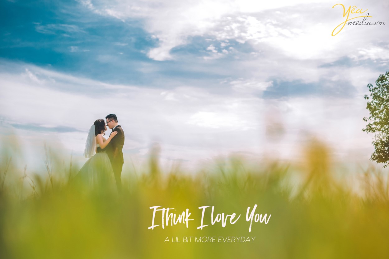 Tinh ý một chút, các bạn có thể thấy trong những ngày gần đây, chụp ảnh, dã ngoại ngoài trời đang trở thành xu hướng mới của giới trẻ. Việc đi tìm một địa điểm với khung cảnh thơ mộng, lãng mạn, đủ để tạo nên những shot hình nghệ thuật là vô cùng cần thiết. Vậy nên Vườn nhãn Gia Lâm đã ra đời để các bạn có những khung ảnh lung linh và tuyệt vời nhất. Chính bởi vẻ đẹp giản dị đến mê hoặc mà nơi đây được ví như khu vườn cổ tích thơ mộng trong những câu chuyện mà ai trong chúng ta cũng đã từng nghe kể.