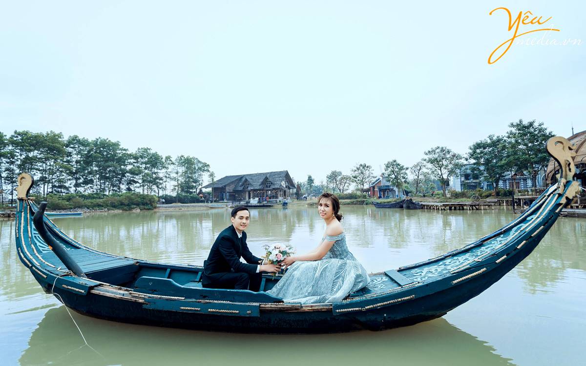 chụp ảnh cưới tại Smiley Ville