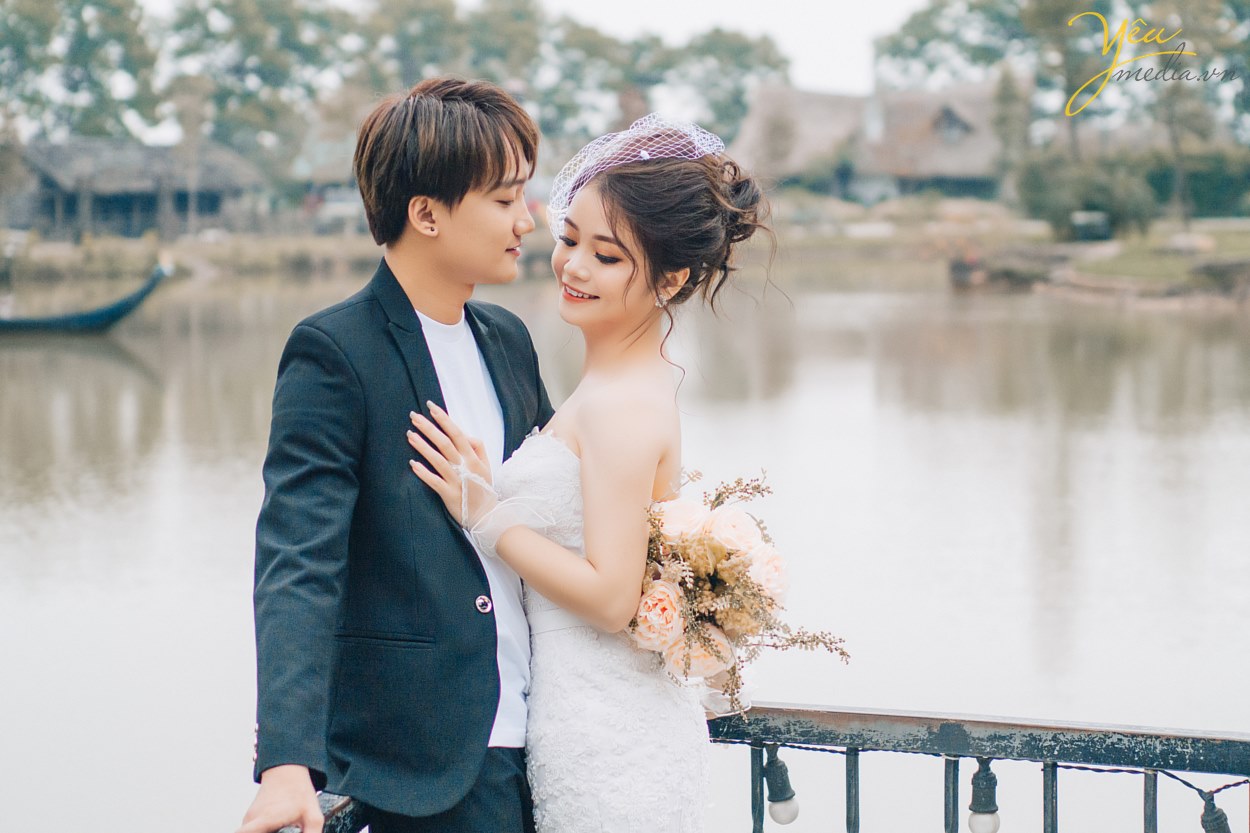 xin bật mí 8 kiểu phong cách chụp ảnh cưới hàn quốc ở studio với concept cực chất chụp hình cưới phông hàn quốc cho các cặp đôi nhé.