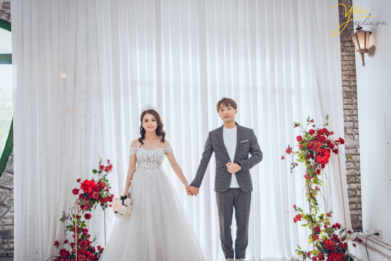 Cách tạo dáng theo phong cách chụp ảnh cưới Hàn Quốc lãng mạn