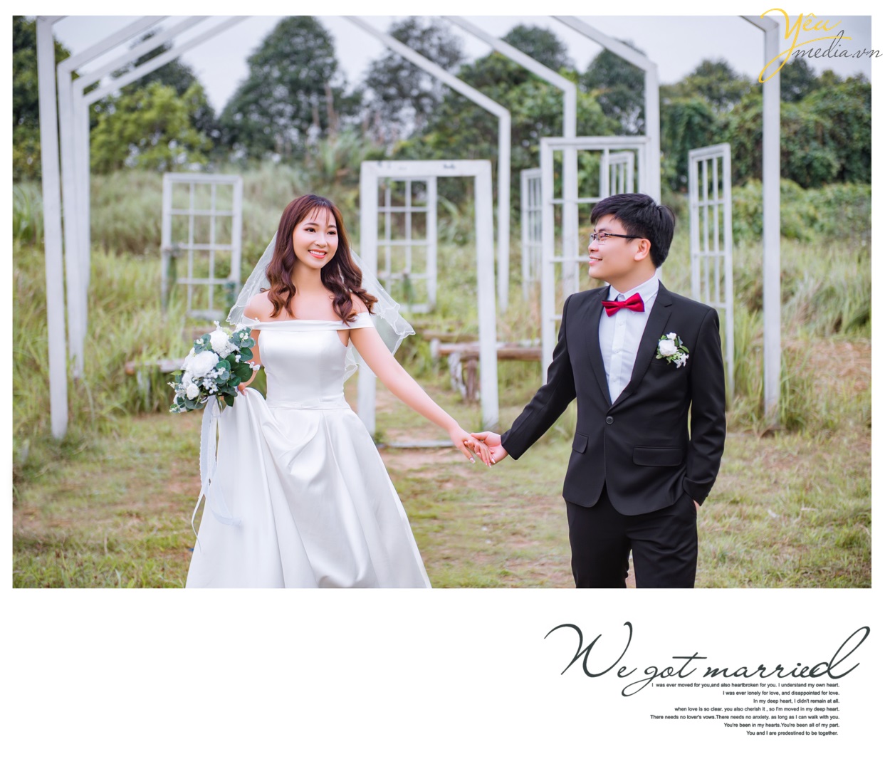 Đặc biệt, phim trường Santorini Park được xây dựng và thiết kế với phối cảnh cả trong nhà lẫn ngoài trời. Mỗi khi hoàng hôn buông xuống khiến album ảnh cưới của các đôi trông vô cùng lãng mạn và huyền ảo. Tất cả điều đó đều nằm gọn trong khuôn viên của phim trường, giúp việc di chuyển để chụp ảnh cưới hết sức thuận tiện và đơn giản.