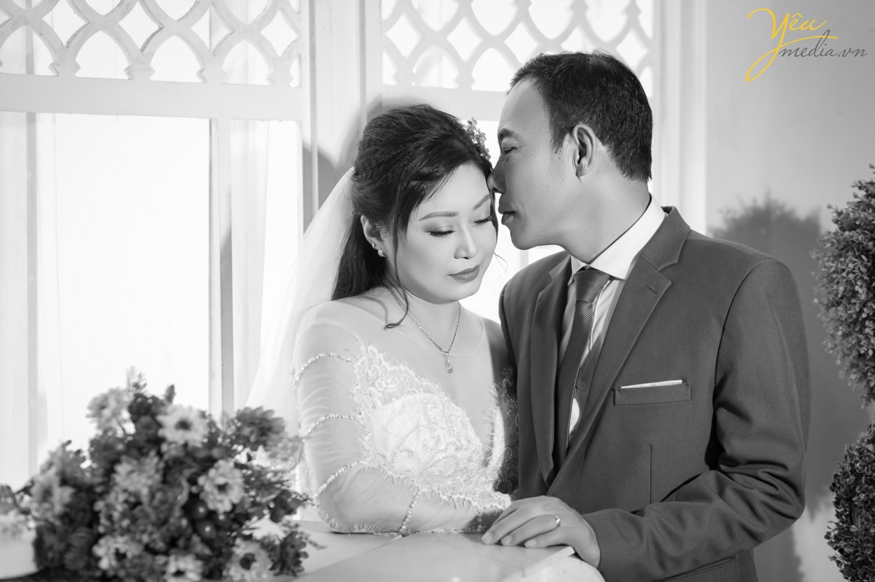 Bí quyết chụp ảnh cưới 'ăn gian' cân nặng cho cô dâu