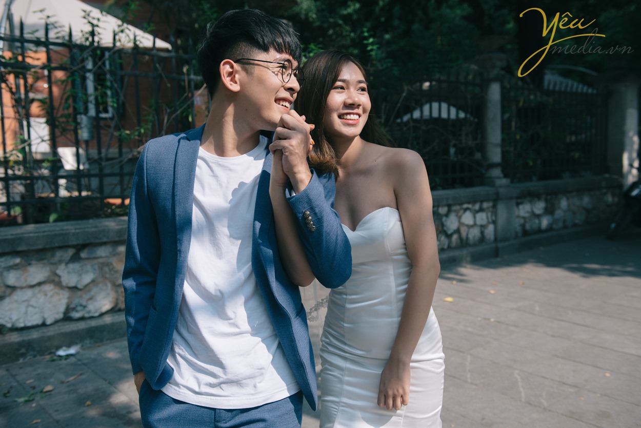 chụp ảnh cưới quanh các con phố nhỏ ngõ nhỏ hà nội