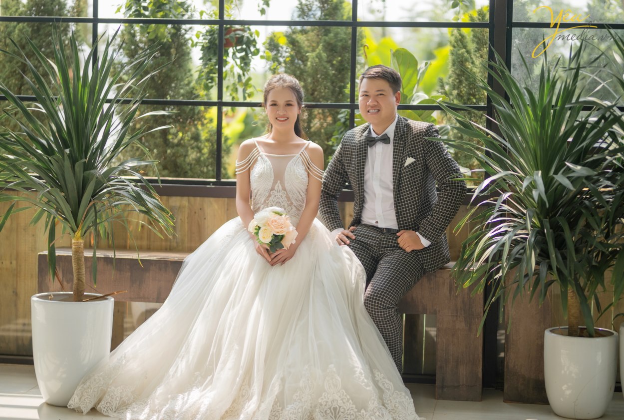 CHỤP ẢNH CƯỚI THEO PHONG CÁCH ĐƯỜNG PHỐ ẤN TƯỢNG – STREET STYLE kết hợp phim trường đẹp ở hà nội nên lựa chọn địa điểm nào