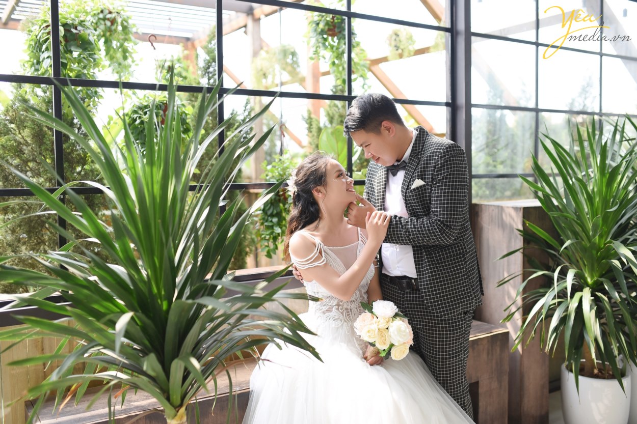 CHỤP ẢNH CƯỚI THEO PHONG CÁCH ĐƯỜNG PHỐ ẤN TƯỢNG – STREET STYLE kết hợp phim trường đẹp ở hà nội nên lựa chọn địa điểm nào