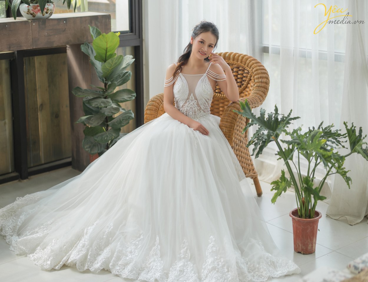 CHỤP ẢNH CƯỚI THEO PHONG CÁCH ĐƯỜNG PHỐ ẤN TƯỢNG – STREET STYLE kết hợp phim trường đẹp ở hà nội nên lựa chọn địa điểm nào