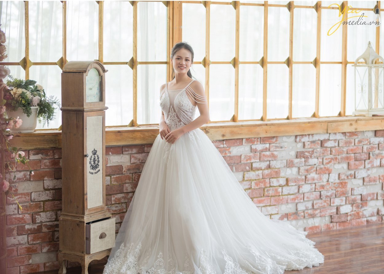 CHỤP ẢNH CƯỚI THEO PHONG CÁCH ĐƯỜNG PHỐ ẤN TƯỢNG – STREET STYLE kết hợp phim trường đẹp ở hà nội nên lựa chọn địa điểm nào