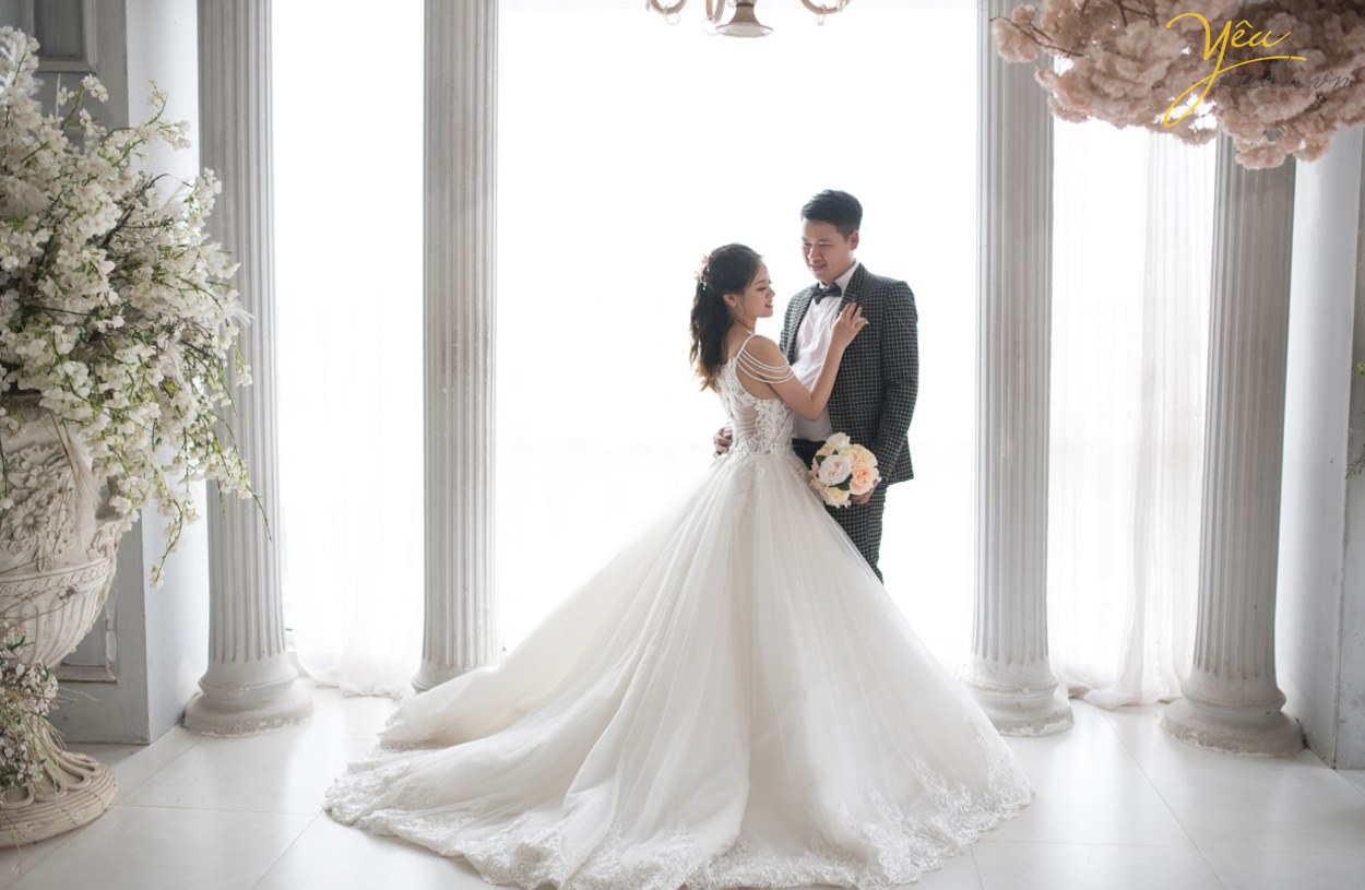 CHỤP ẢNH CƯỚI THEO PHONG CÁCH ĐƯỜNG PHỐ ẤN TƯỢNG – STREET STYLE kết hợp phim trường đẹp ở hà nội nên lựa chọn địa điểm nào