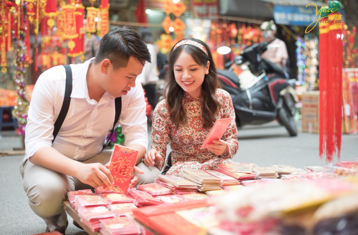 CHỤP ẢNH CƯỚI THEO PHONG CÁCH ĐƯỜNG PHỐ ẤN TƯỢNG – STREET STYLE kết hợp phim trường đẹp ở hà nội nên lựa chọn địa điểm nào