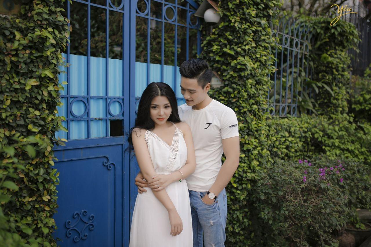 cô dâu hờn dỗi chú rể dỗ dành