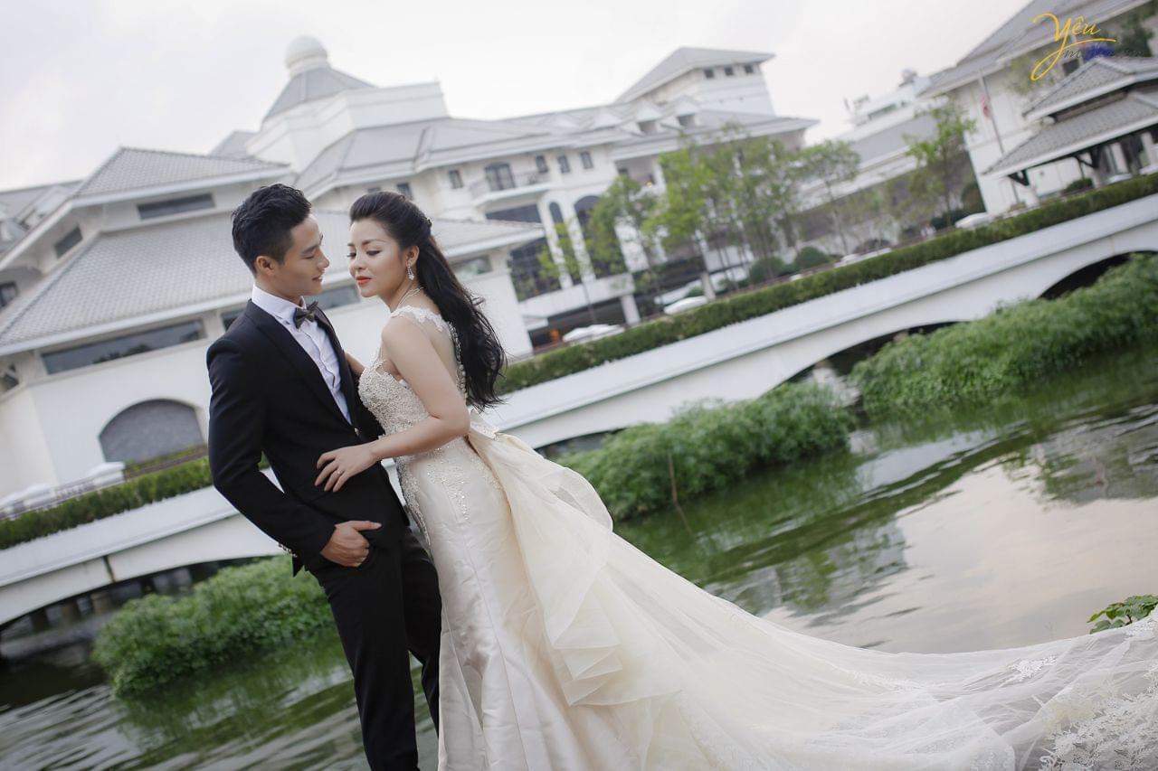 ảnh cưới cô dâu mặc váy đuôi cá sang chảnh