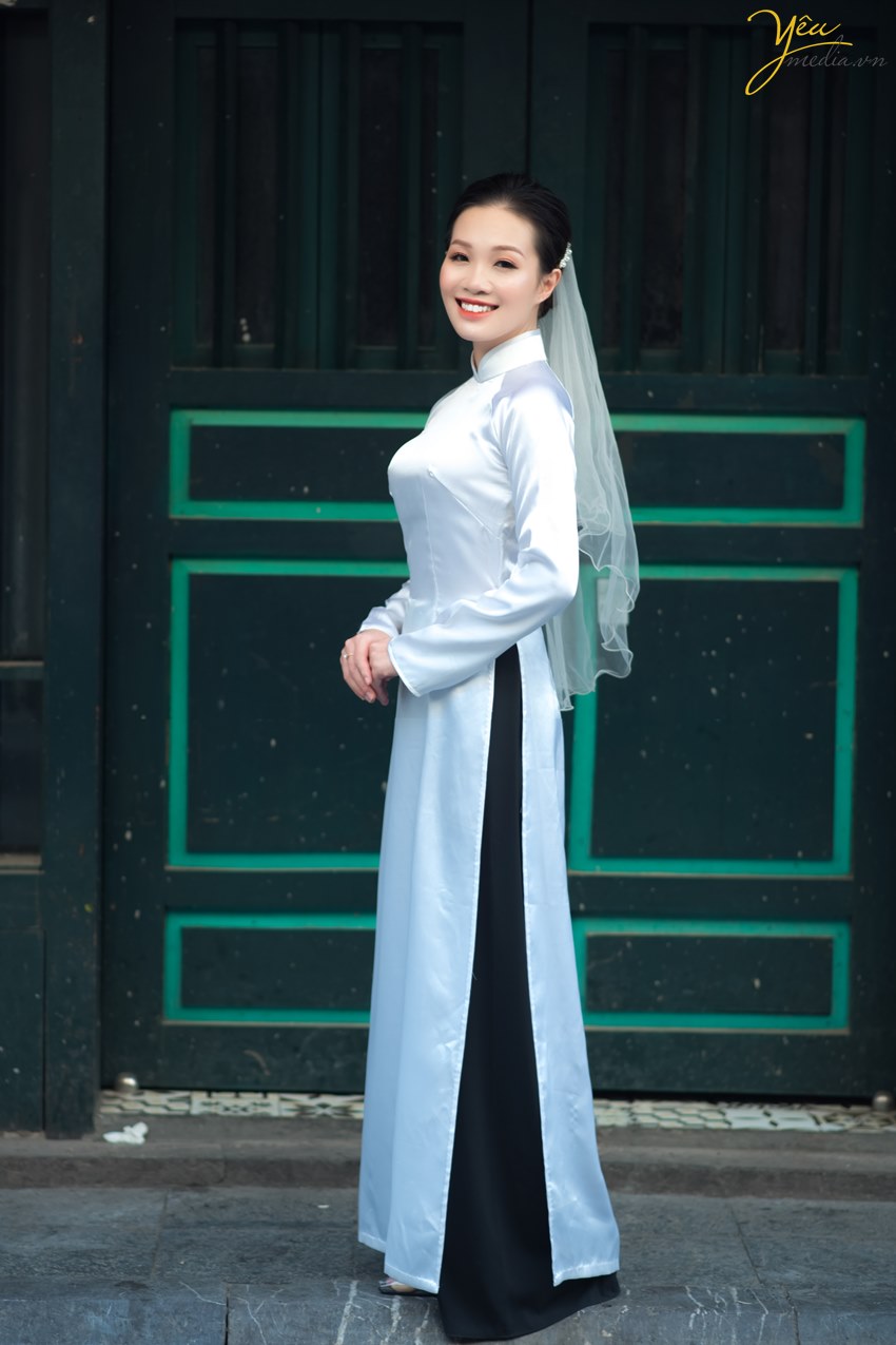 Ngoài địa điểm Serein, với tình yêu Hà Nội dạt dào, cô dâu chú rể cũng lựa chọn phố cổ và các góc quen thuộc của thủ đô để thực hiện album ảnh cưới của mình.