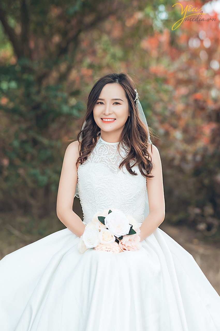 cô dâu xinh đẹp trong rừng cây ở hà nội