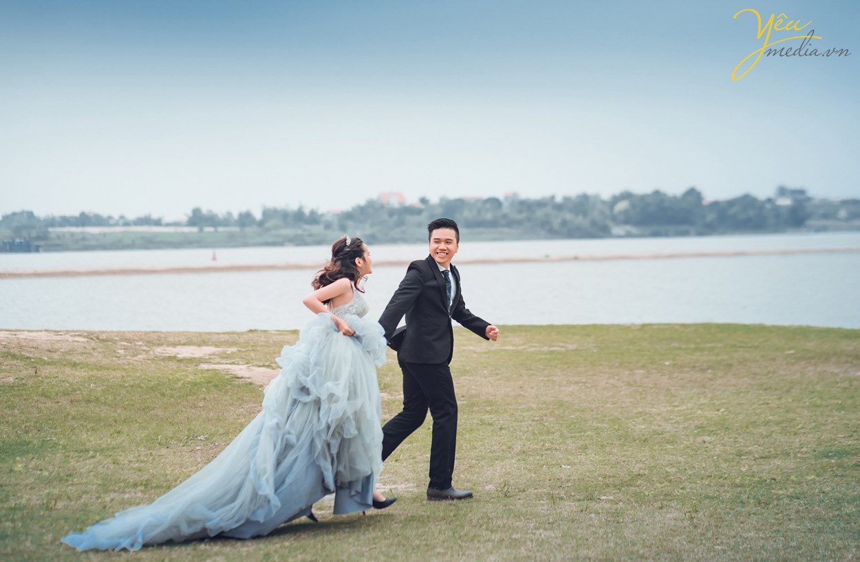 yêu media chụp ảnh cưới ngoài trời rất đẹp