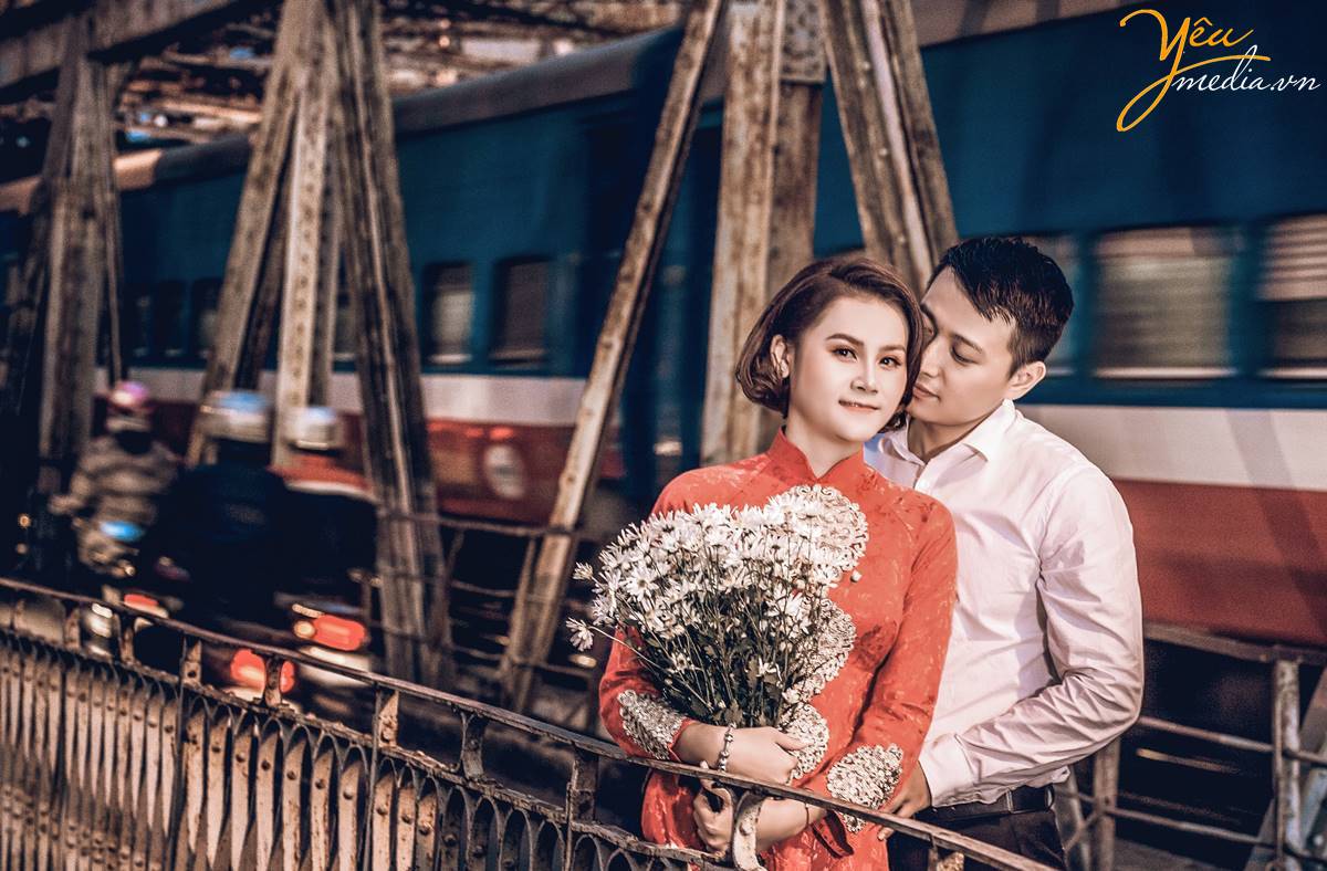 chụp ảnh cưới tại cầu Long Biên