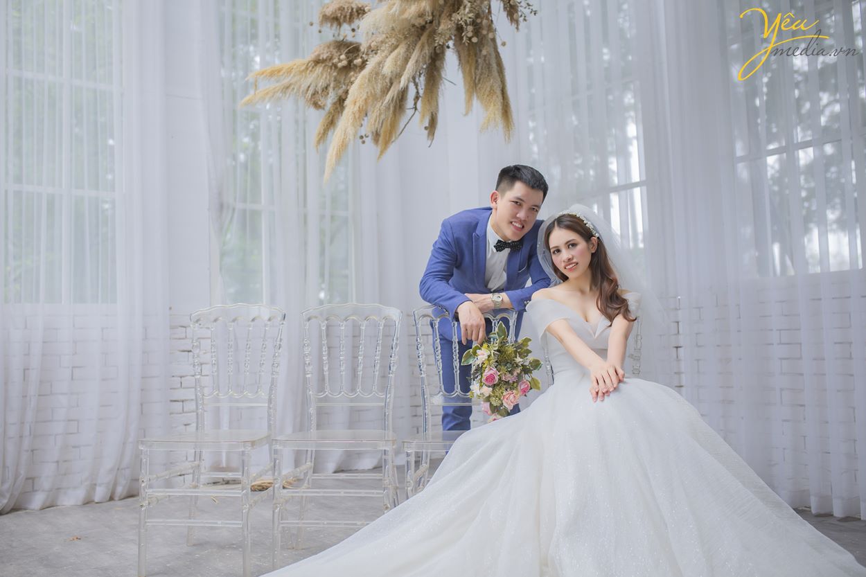 Nếu bạn đang băn khoăn trong việc lựa chọn một Studio chụp hình cưới chuyên nghiệp, đẳng cấp. Thì đừng ngần ngại chọn Yêu Media. Chúng tôi sẽ mang đến cho hai bạn những trải nghiệm về dịch vụ cưới hoàn hảo. Yêu Media sẽ là một phần giúp ngày cưới của hai bạn được trọn vẹn và ý nghĩa.