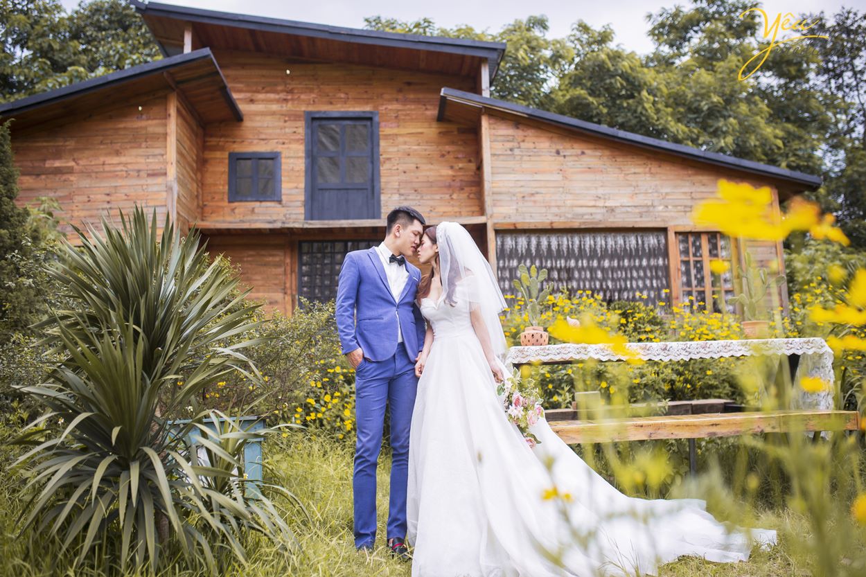 Nếu bạn đang băn khoăn trong việc lựa chọn một Studio chụp hình cưới chuyên nghiệp, đẳng cấp. Thì đừng ngần ngại chọn Yêu Media. Chúng tôi sẽ mang đến cho hai bạn những trải nghiệm về dịch vụ cưới hoàn hảo. Yêu Media sẽ là một phần giúp ngày cưới của hai bạn được trọn vẹn và ý nghĩa.