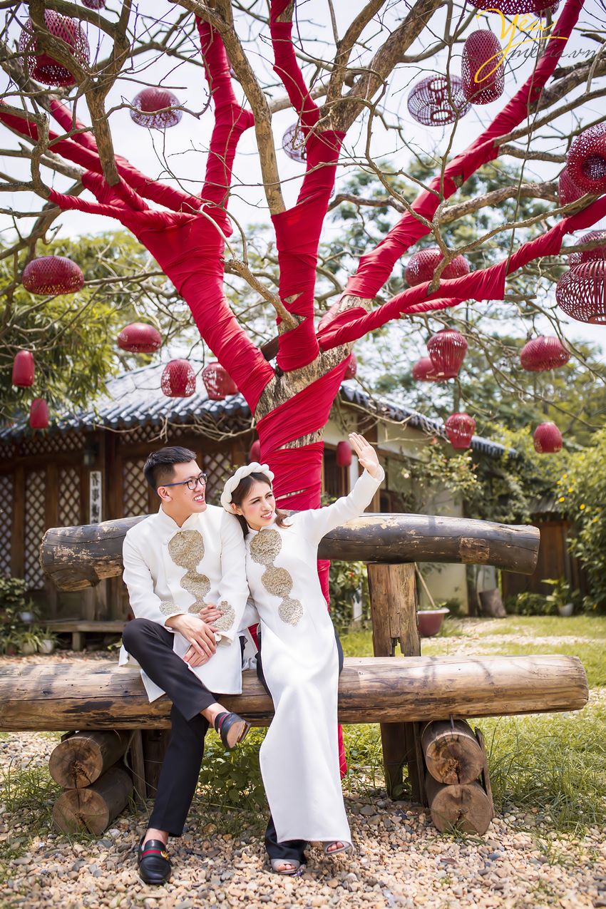 Nếu bạn đang băn khoăn trong việc lựa chọn một Studio chụp hình cưới chuyên nghiệp, đẳng cấp. Thì đừng ngần ngại chọn Yêu Media. Chúng tôi sẽ mang đến cho hai bạn những trải nghiệm về dịch vụ cưới hoàn hảo. Yêu Media sẽ là một phần giúp ngày cưới của hai bạn được trọn vẹn và ý nghĩa. \