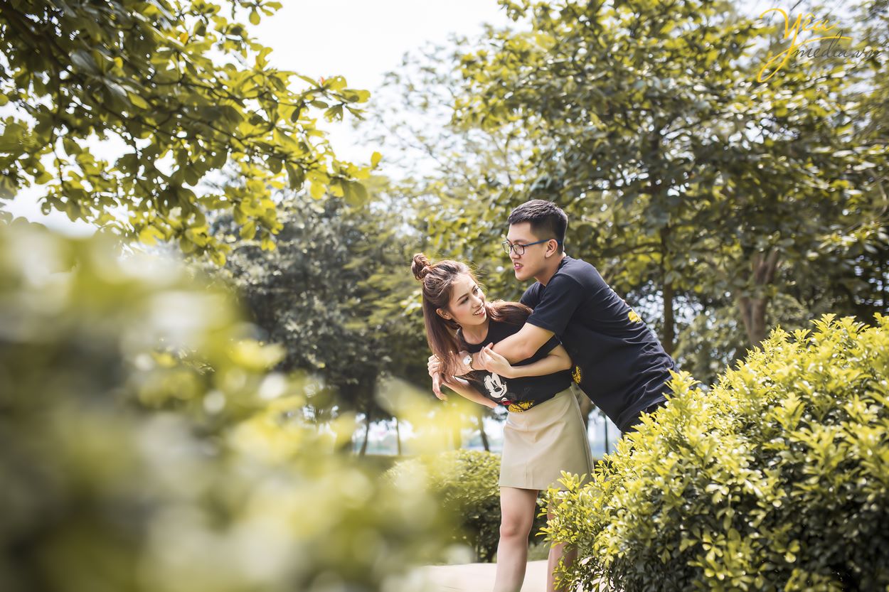 Nếu bạn đang băn khoăn trong việc lựa chọn một Studio chụp hình cưới chuyên nghiệp, đẳng cấp. Thì đừng ngần ngại chọn Yêu Media. Chúng tôi sẽ mang đến cho hai bạn những trải nghiệm về dịch vụ cưới hoàn hảo. Yêu Media sẽ là một phần giúp ngày cưới của hai bạn được trọn vẹn và ý nghĩa. \