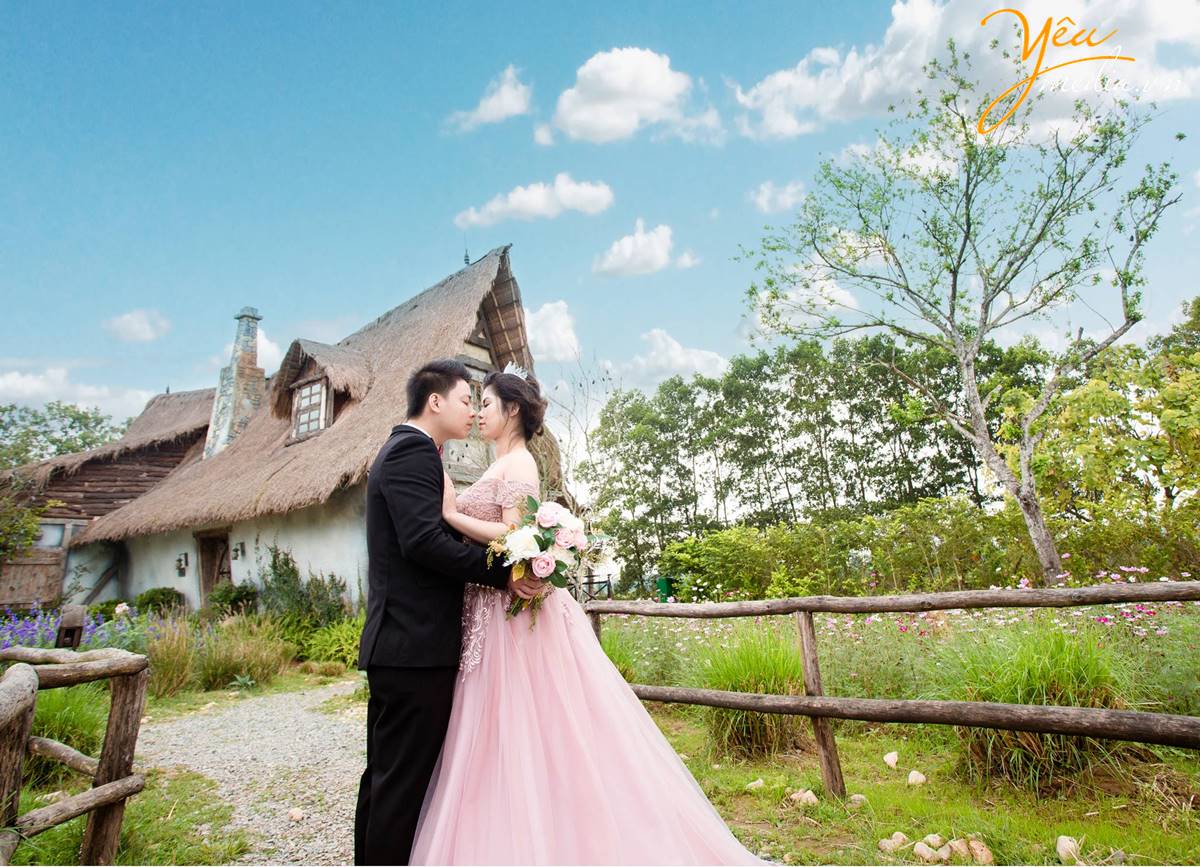 chụp ảnh cưới tại Smiley Ville