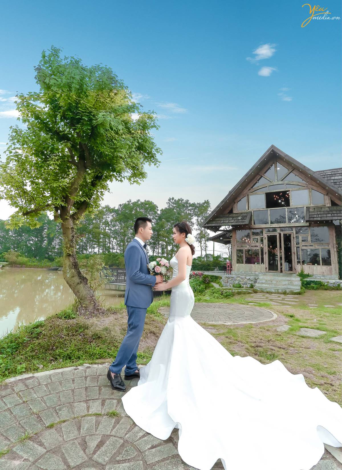 chụp ảnh cưới tại phim trường Smiley Ville