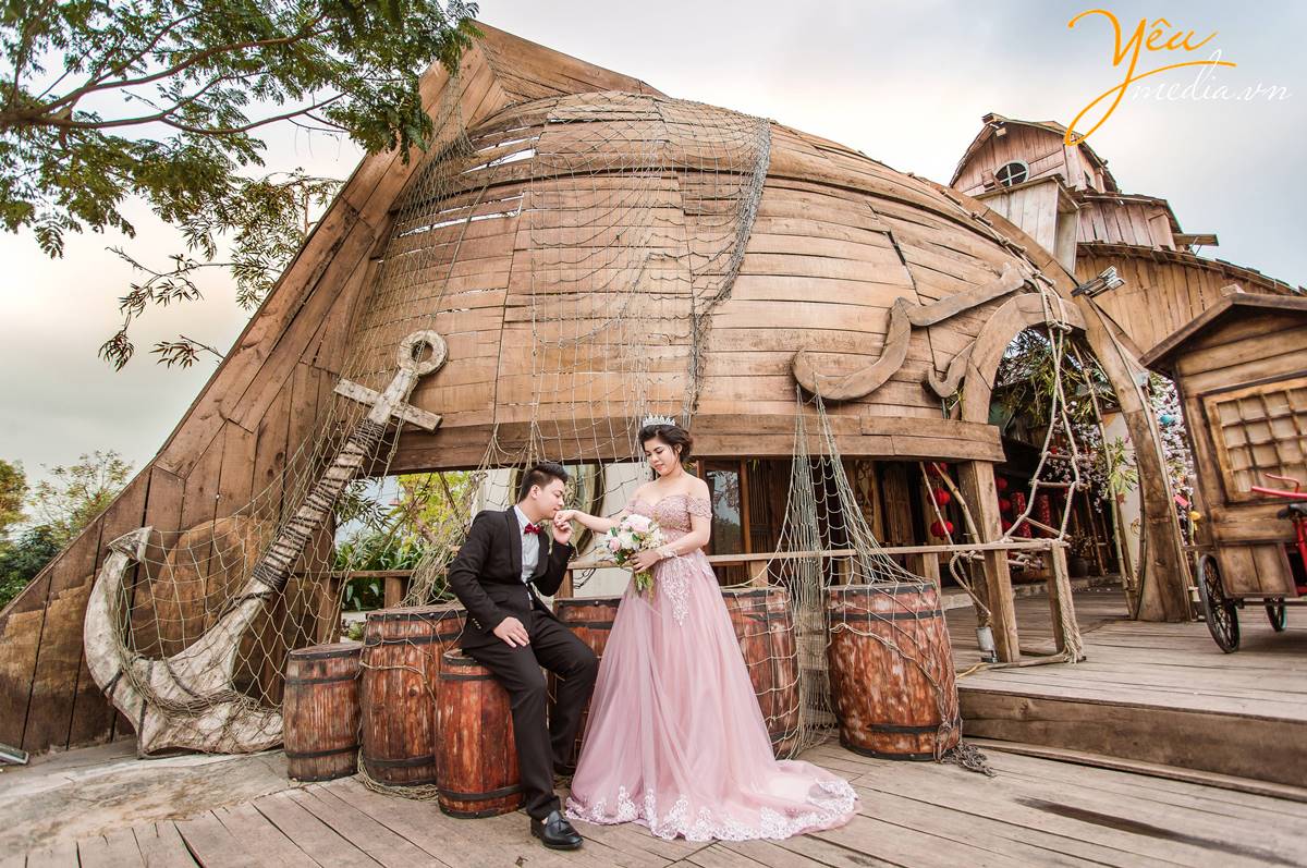 chụp ảnh cưới tại Smiley Ville