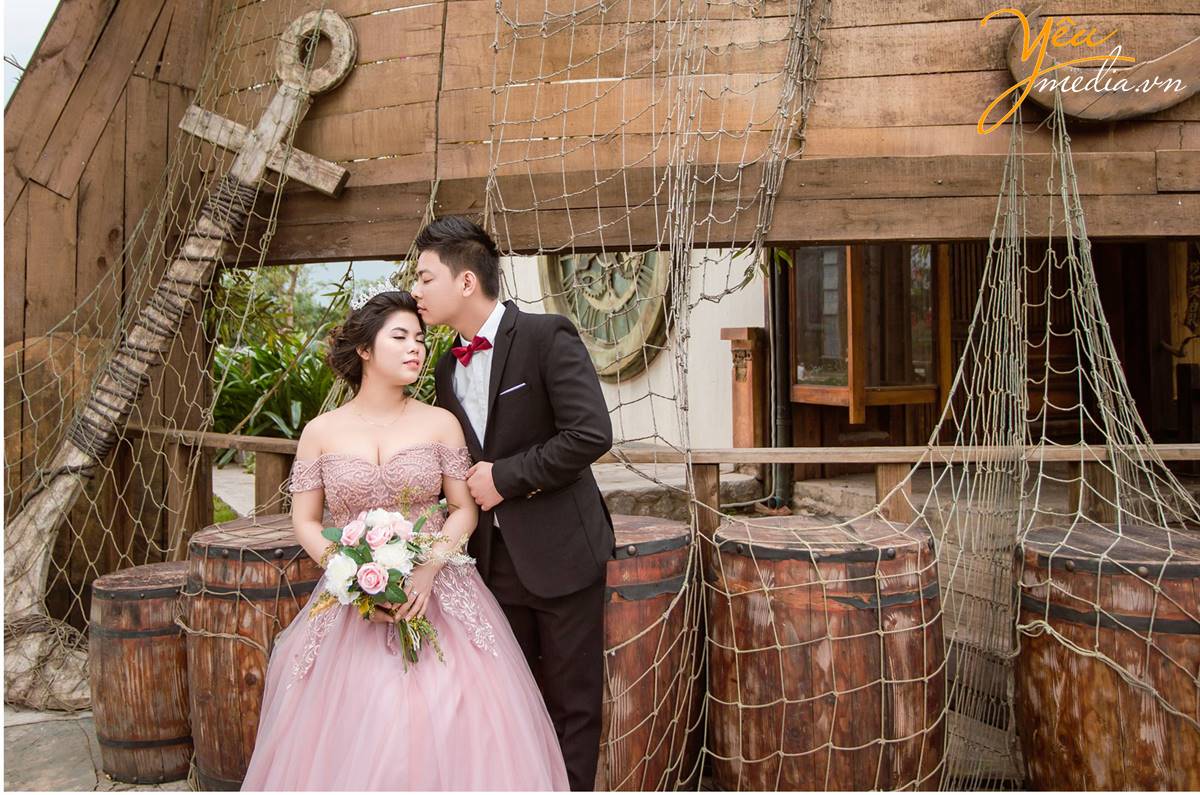 chụp ảnh cưới tại Smiley Ville