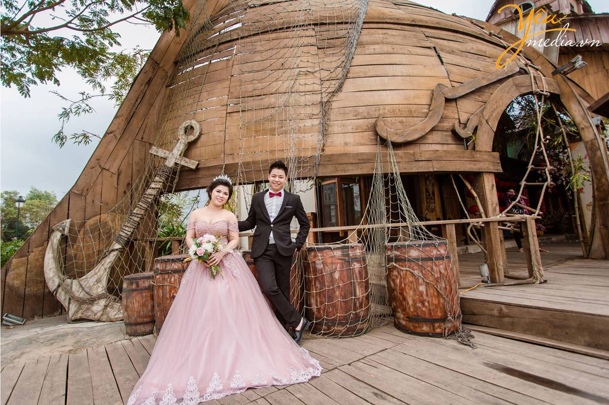 chụp ảnh cưới tại Smiley Ville