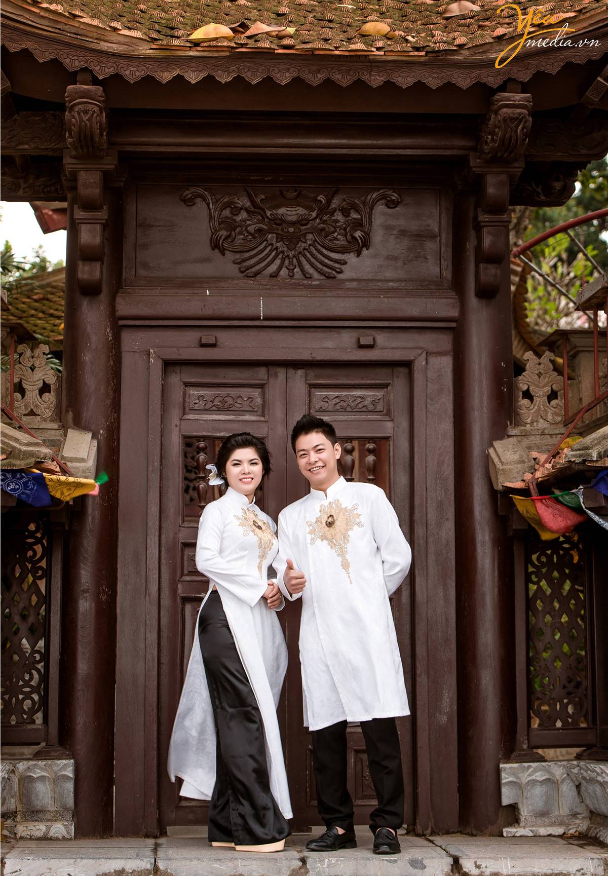 chụp ảnh cưới tại chùa Vạn Niên