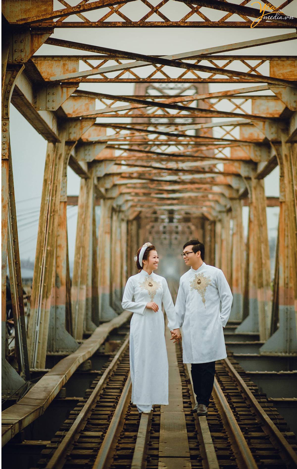 chụp ảnh cưới tại cầu Long Biên