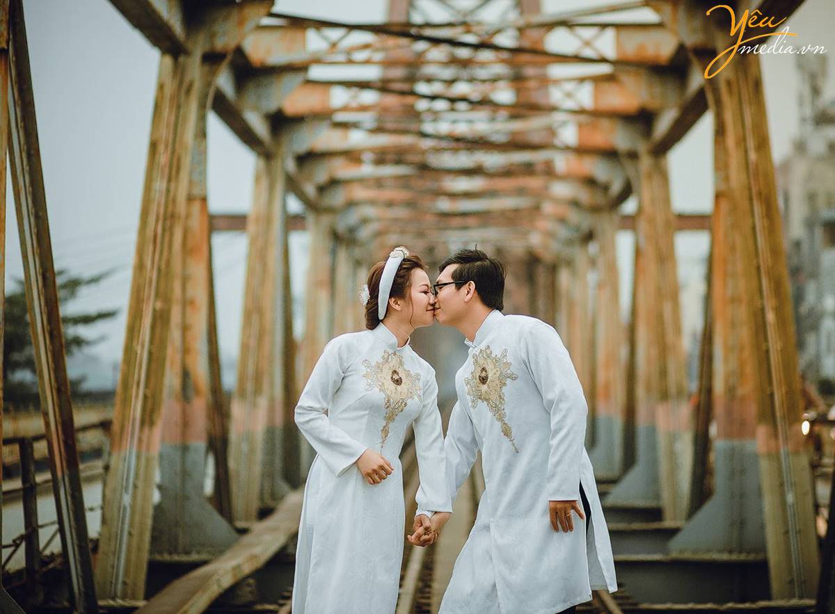 chụp ảnh cưới tại cầu Long Biên