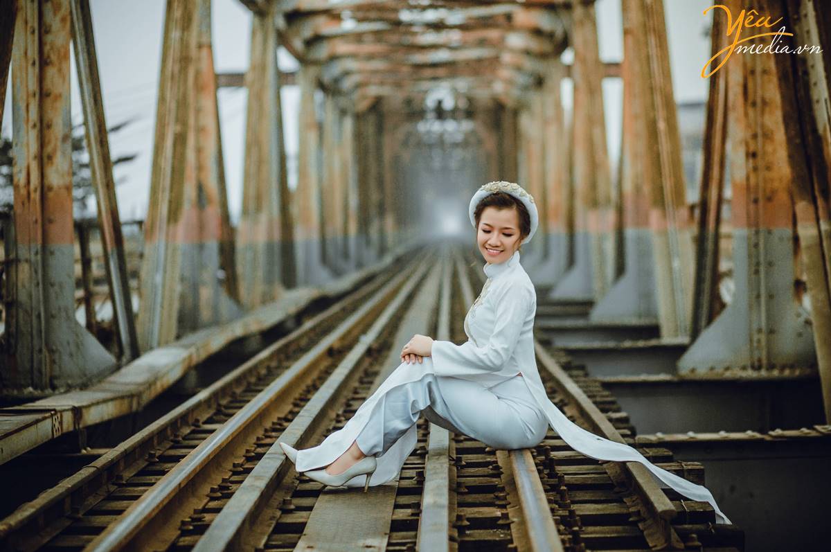 chụp ảnh cưới tại cầu Long Biên